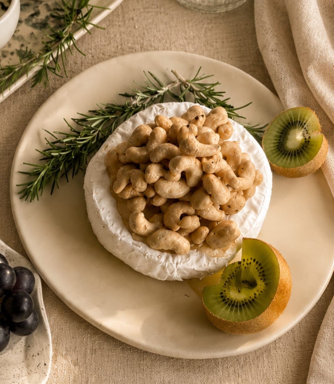 Camembert con castañas y miel — Umami Bites Catering