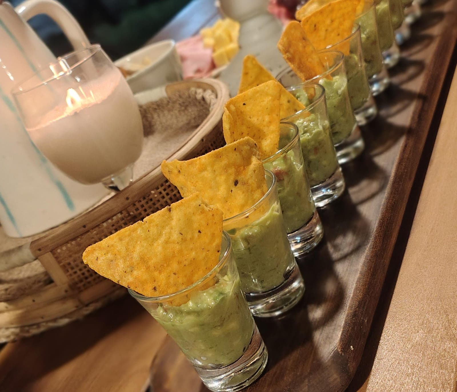 Shots de guacamole y nachos (x12) — Umami Bites Catering