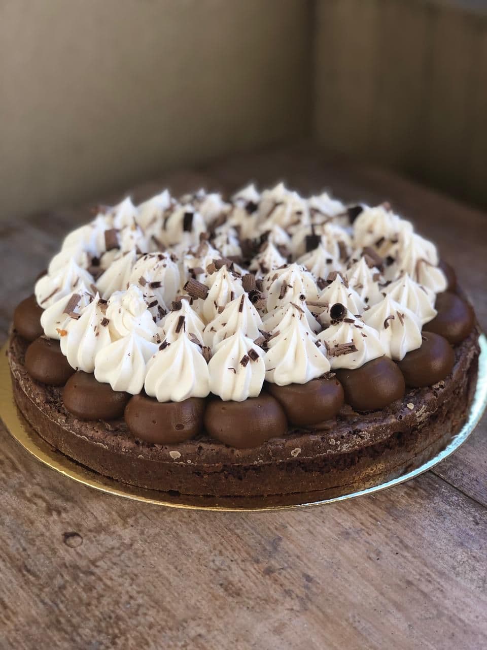 Torta Brownie con DDL y merengue